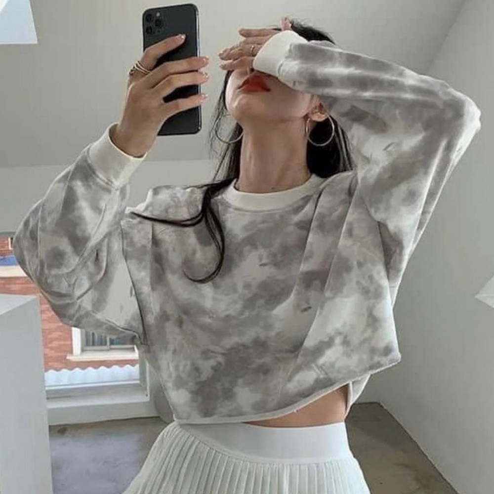 Kawaii Ombre Tie Dye Gray & White Round Neck Cropped Baggy Sweatshirt Size Small